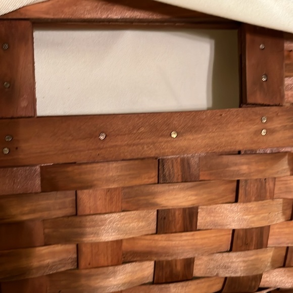 Two sturdy bamboo baskets with handles and removable linen liners - Picture 13 of 16